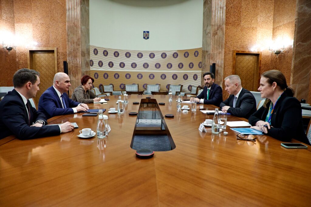 concluzia-intalnirii-premierului-ilie-bolojan-cu-seful-omv-privind-exploatarea-gazelor-din-marea-neagra-si-securitatea-lantului-de-carburanti