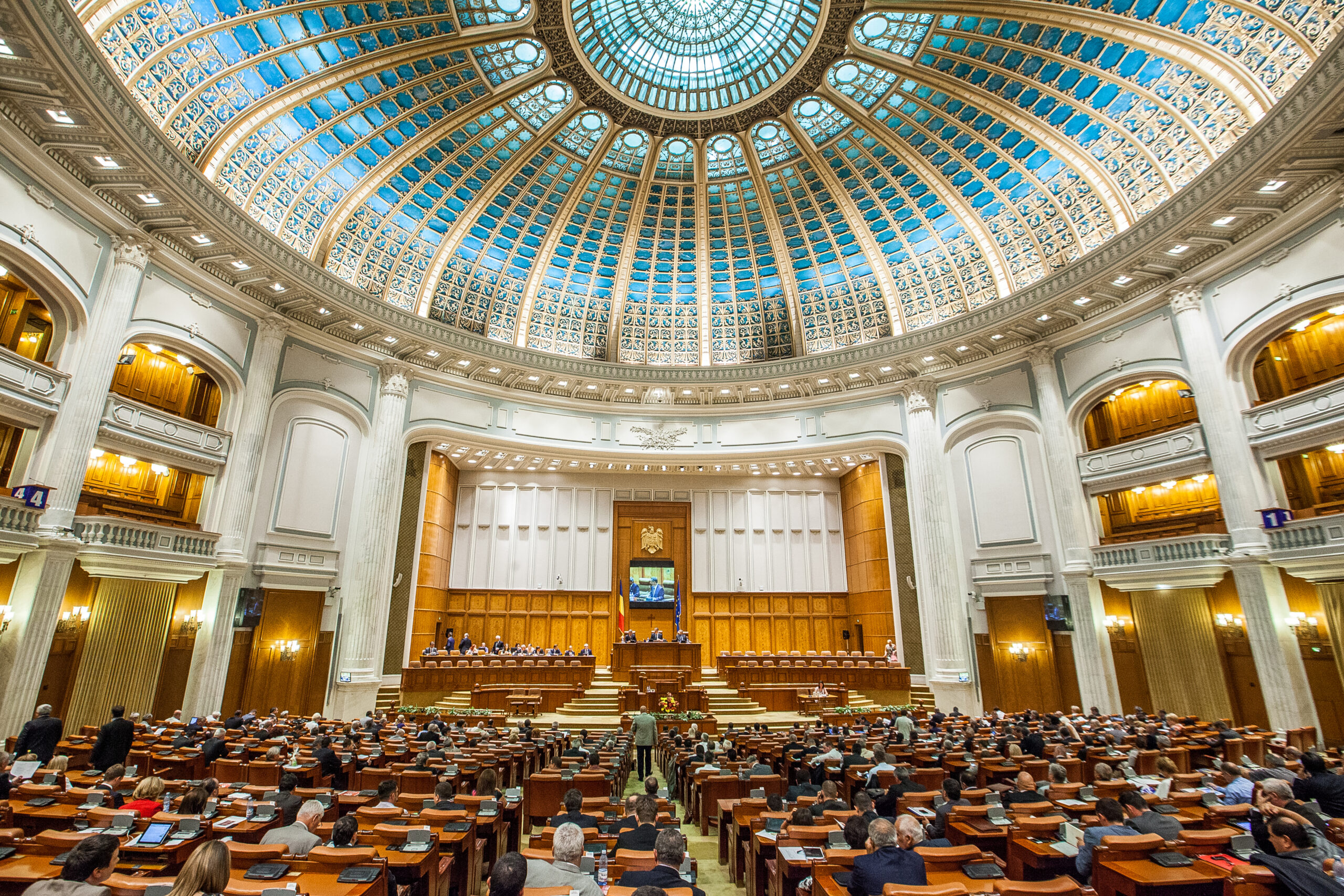 ce-urmeaza-pentru-legea-bugetului-pe-2026.-agenda-incarcata-in-parlament,-dupa-o-prima-zi-marcata-de-tensiunile-din-coalitie